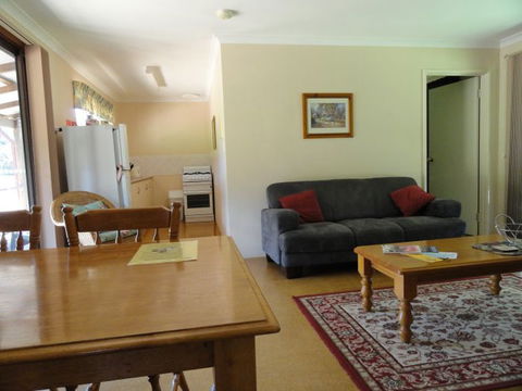 Tinglewood Cabins - Accommodation Newcastle 2