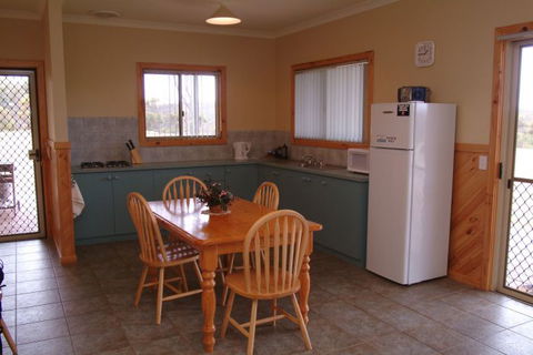 Riverside Retreat - Accommodation Newcastle 3