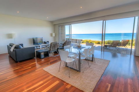 10-Day Surf Adventure From Brisbane To Sydney Including Coffs Harbour, Byron Bay And Gold Coast - Accommodation Newcastle 1