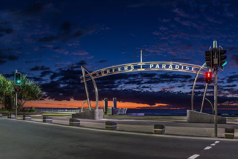 Luxury Brisbane Airport Transfers To And From Surfers Paradise For 2 Person - Accommodation Newcastle 2