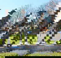 Dad Dave Mum and Mabel - Accommodation Newcastle