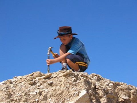 Richmond Fossil Hunting Sites - Accommodation Newcastle 0