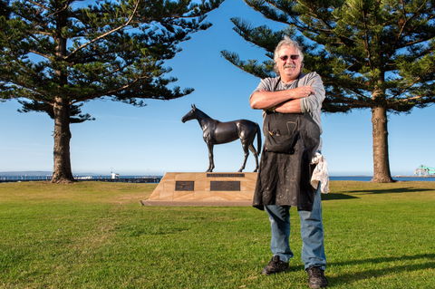 Makybe Diva Statue - Accommodation Newcastle 2
