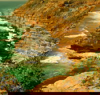Island Rock and Natural Bridge - Accommodation Newcastle
