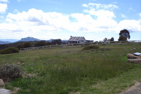 Craig's Hut - Accommodation Newcastle 2