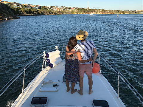 Cruising The  Swan River In At Sunset With Boutique Cruise - Accommodation Newcastle 2
