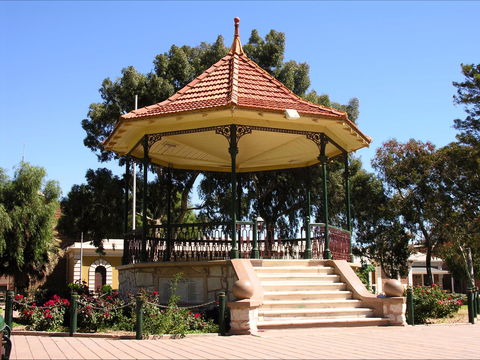 Gladstone Square - Accommodation Newcastle 0