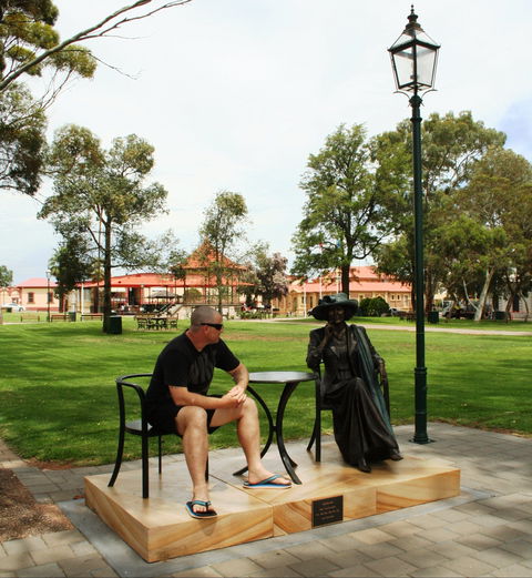 Gladstone Square - Accommodation Newcastle 1