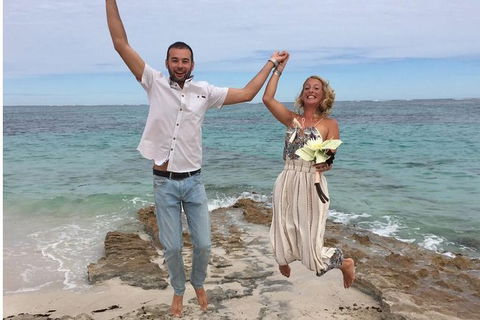Elope In Paradise - Weddings At Mission Beach - Accommodation Newcastle 1