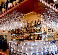 Don Dinnos - Accommodation Newcastle