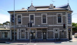 Southwark Hotel - Accommodation Newcastle 1