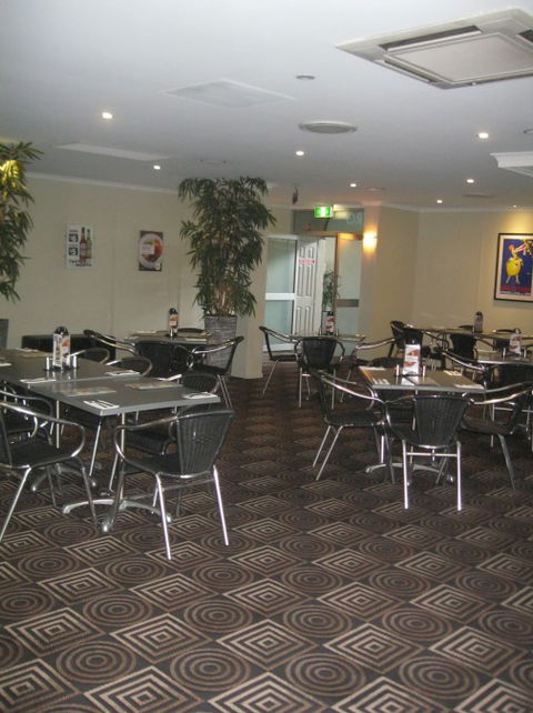 Cleveland Tavern - Accommodation Newcastle 6