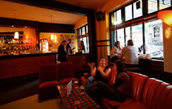 Darlo Bar - Accommodation Newcastle 3