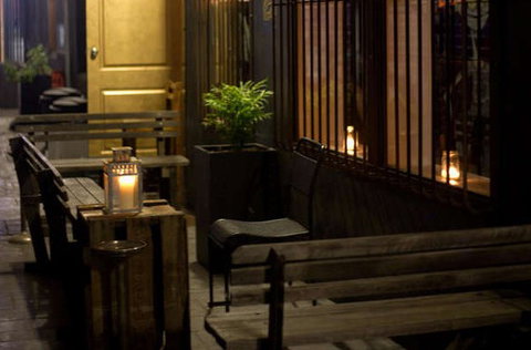 Ezra Pound - Accommodation Newcastle 4