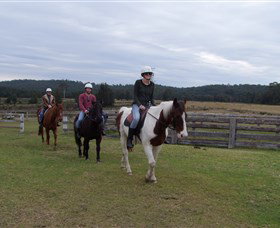 Horse Riding At Oaks Ranch And Country Club - Accommodation Newcastle 2