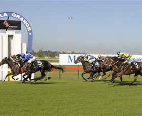 Kembla Grange Racecourse - Illawarra Turf Club
