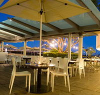 Friday's Riverside - Accommodation Newcastle