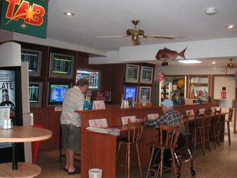 Jacobs Well Bayside Tavern - Accommodation Newcastle 2