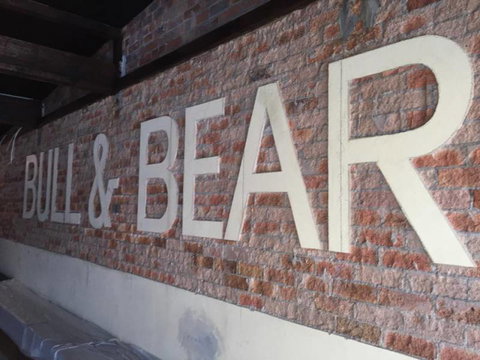 Bull & Bear - Accommodation Newcastle 3