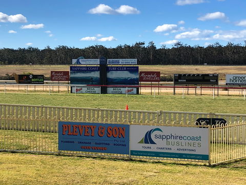 Tathra Cup Hawaiian Themed Fashions On The Field - Accommodation Newcastle 0