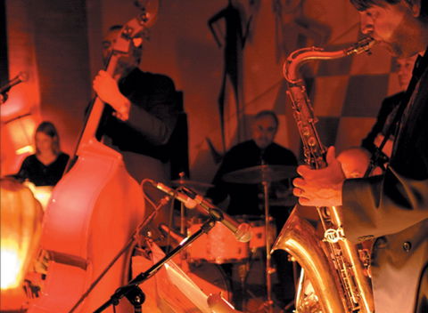 The Pearly Shells Feat. Julie O'Hara - Accommodation Newcastle 0