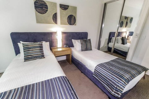 Island Views - Accommodation Newcastle 7