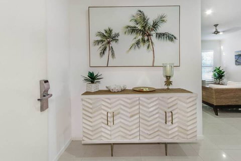 Island Views - Accommodation Newcastle 2