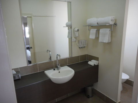 Injune Motor Inn - Accommodation Newcastle 4