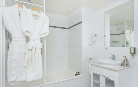Pacific Suites Canberra - Accommodation Newcastle 6