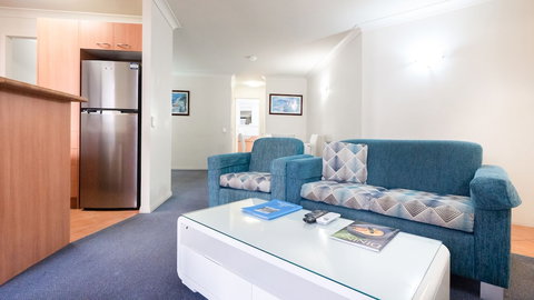 Burleigh On The Beach Holiday Apartments - Accommodation Newcastle 6