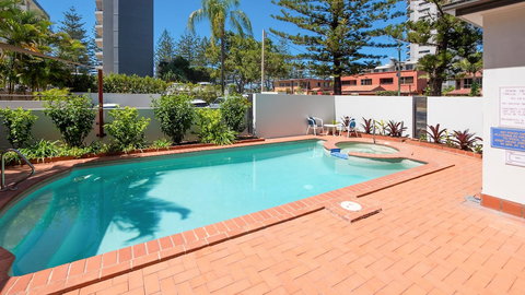 Burleigh On The Beach Holiday Apartments - Accommodation Newcastle 2