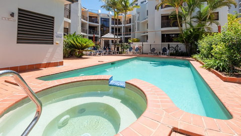 Burleigh On The Beach Holiday Apartments - Accommodation Newcastle 3