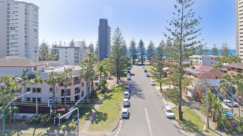 Burleigh On The Beach Holiday Apartments - Accommodation Newcastle 0