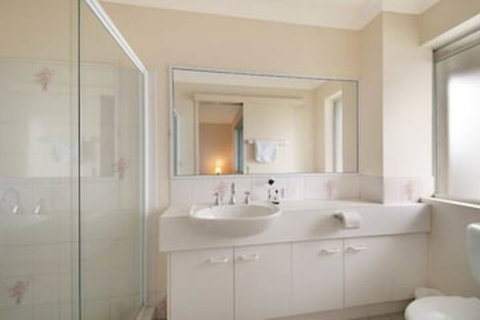 Surfers Tropique - Accommodation Newcastle 7