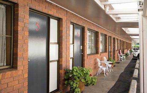 Country Pathfinder Motor Inn - Accommodation Newcastle 2
