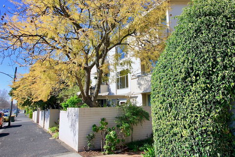 Apartments On Lygon - Accommodation Newcastle 3