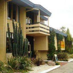 Econo Lodge Hacienda International - Accommodation Newcastle 3