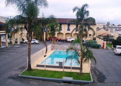 Econo Lodge Hacienda International - Accommodation Newcastle 0