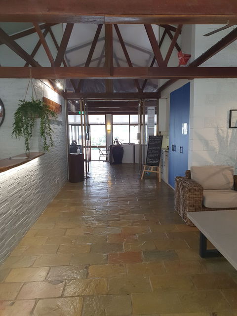 Colonial Palms Motor Inn - Accommodation Newcastle 4