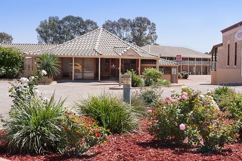 The Standpipe Golf Motor Inn - Accommodation Newcastle 0