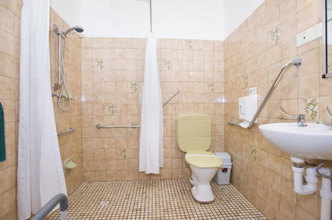 The Standpipe Golf Motor Inn - Accommodation Newcastle 4