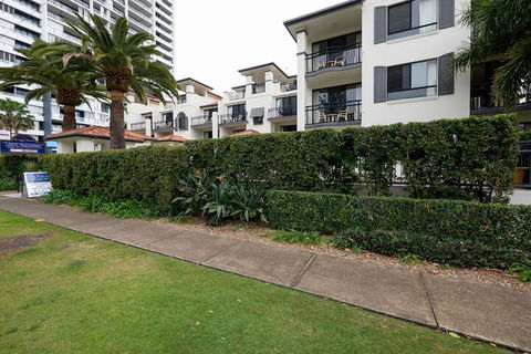 Island Beach Resort - Accommodation Newcastle 2