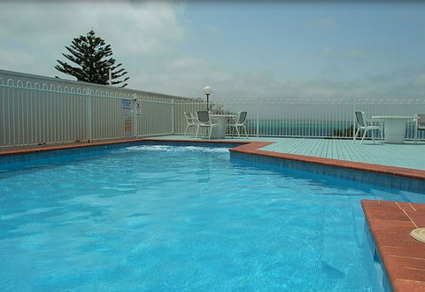 Nelson Towers Motel & Apartments - Accommodation Newcastle 2