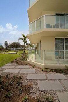 West Burleigh QLD Accommodation Newcastle