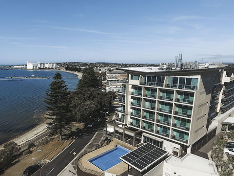 The Port Lincoln Hotel - Accommodation Newcastle 2