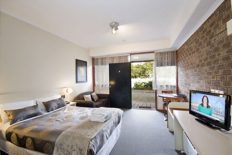 Lorne Coachman Inn - Accommodation Newcastle 6
