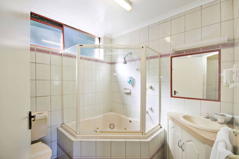 Lorne Coachman Inn - Accommodation Newcastle 4