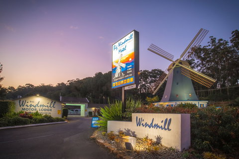 The Big Windmill - Accommodation Newcastle 1