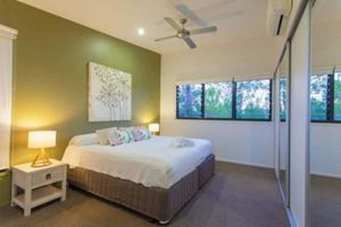 Beach Road Holiday Homes - Accommodation Newcastle 6