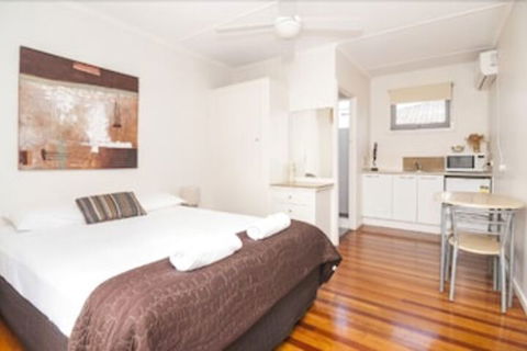Golden Shores Airport Motel - Accommodation Newcastle 7